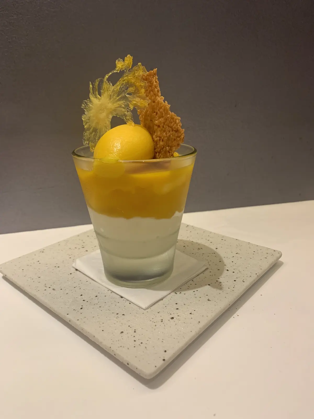 トロピカルフルーツのパフェ