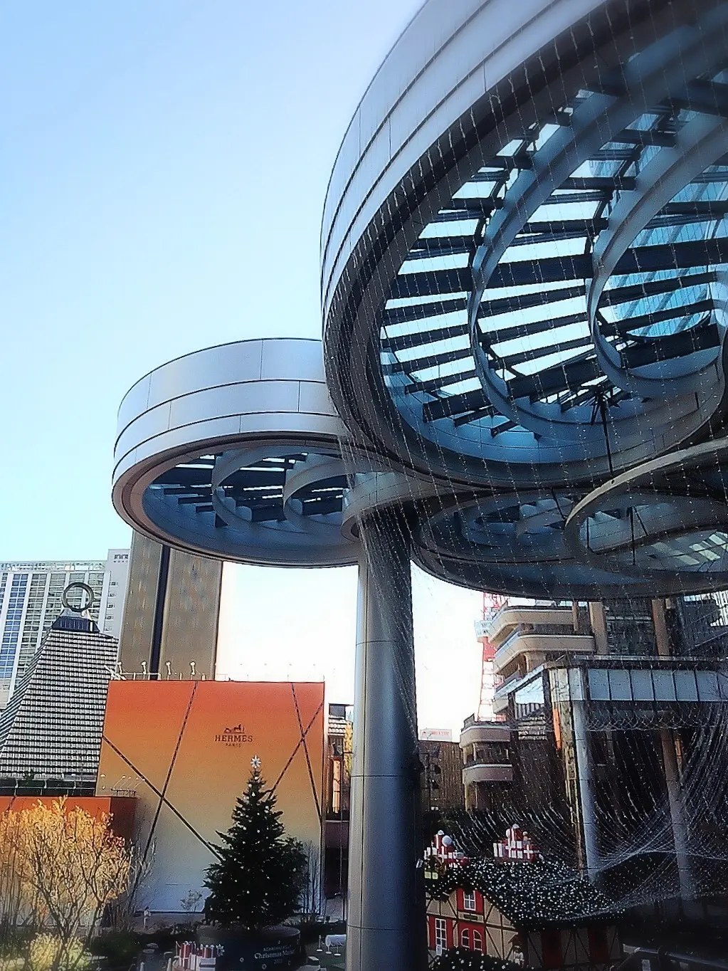 麻布台ヒルズ、バルコニーバイシクス、Balconyby6th、ランチ、忘年会、40代ファッション、ZARAワンピース、クリスマスマーケット