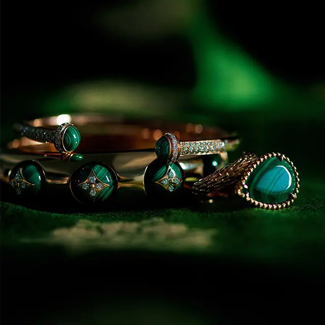 印象的なモチーフと 美しいグリーンが融合した パワージュエリーたち