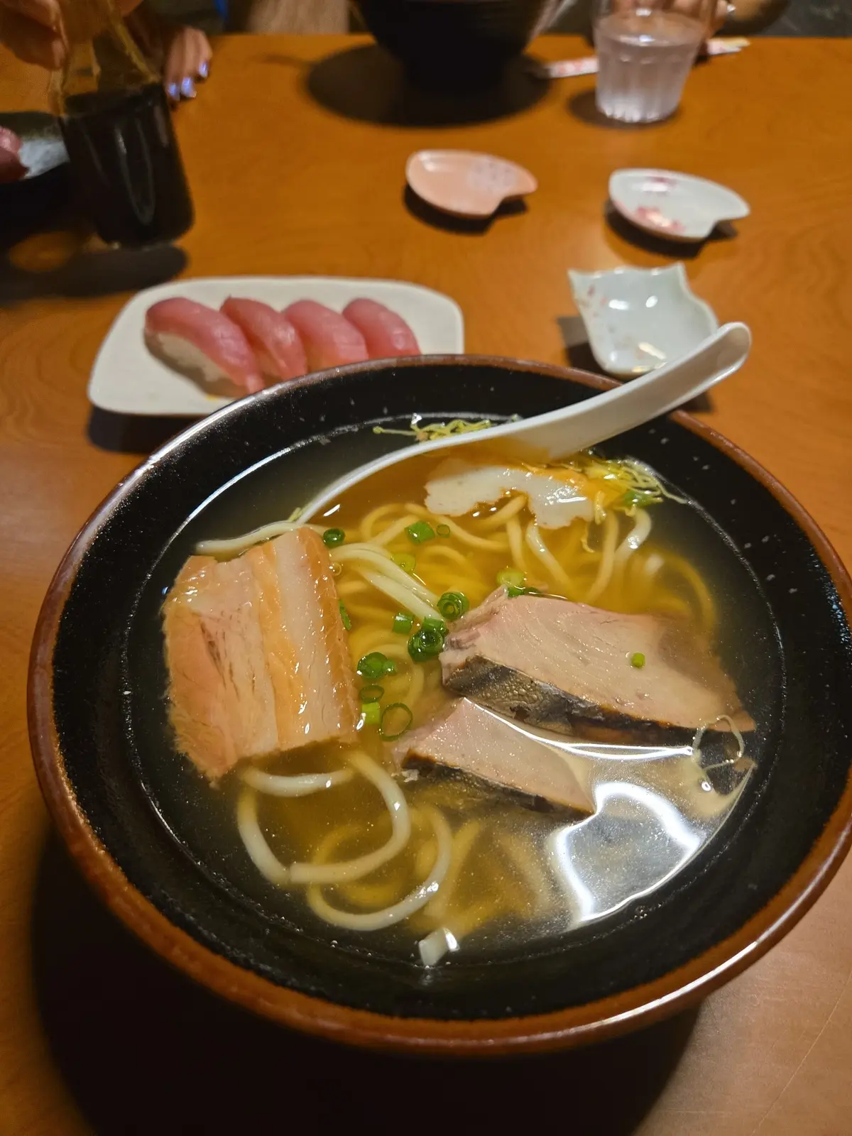 伊良部そばとマグロの握り