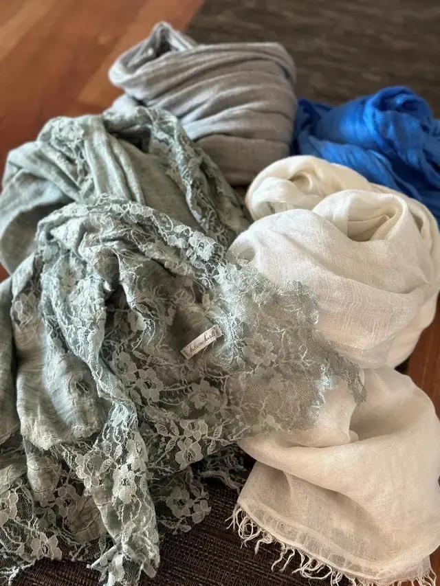 旅先でもおしゃれがかなう！　ファリエロサルティのストール