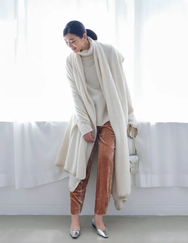 流れるようなシルエットがくつろいだムードを演出