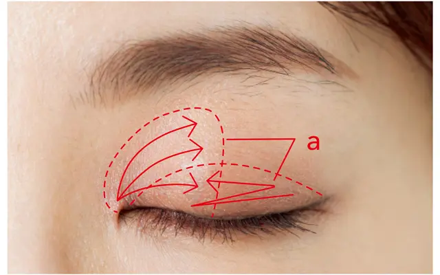 ピンクを目頭のみ幅広く盛る