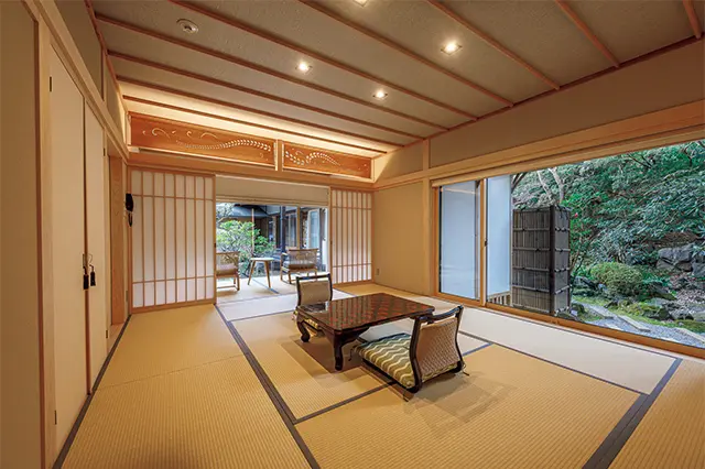 改築された「藤」の間。