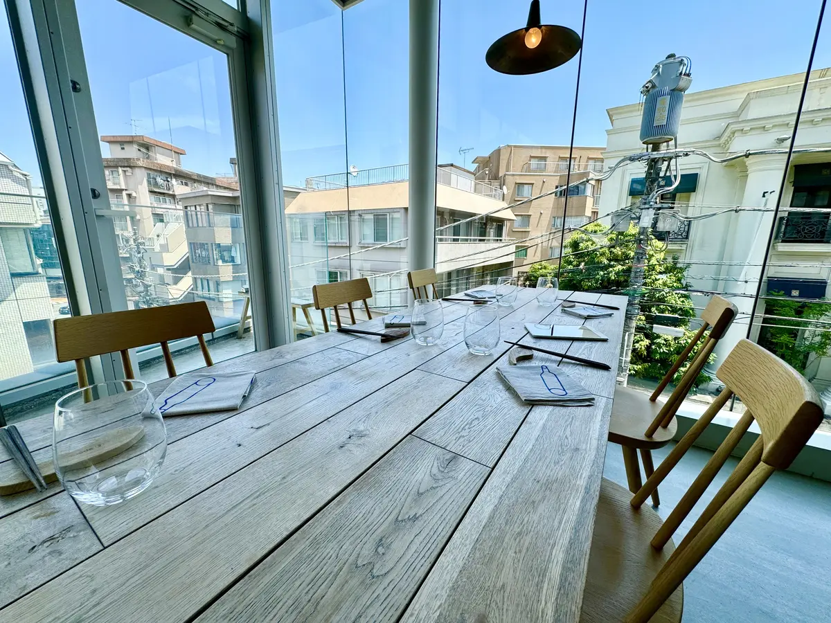 アペロ ワインバー 青山 内観