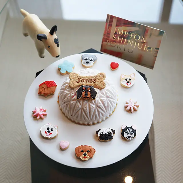 ベッドやフード ボウルなどのペット用アメニティ