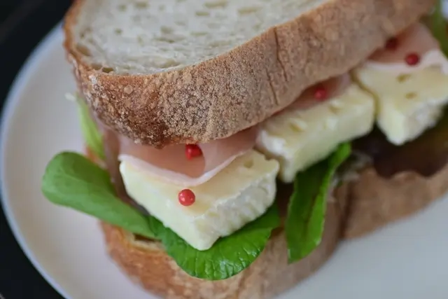 ワインとチーズで幸せ気分♪の画像_3