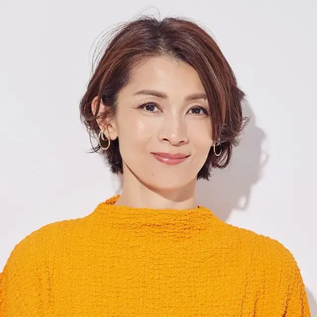 ダメージレスなゆるめパーマで、大人ショートに華とツヤを【50代髪型・ヘアスタイル】