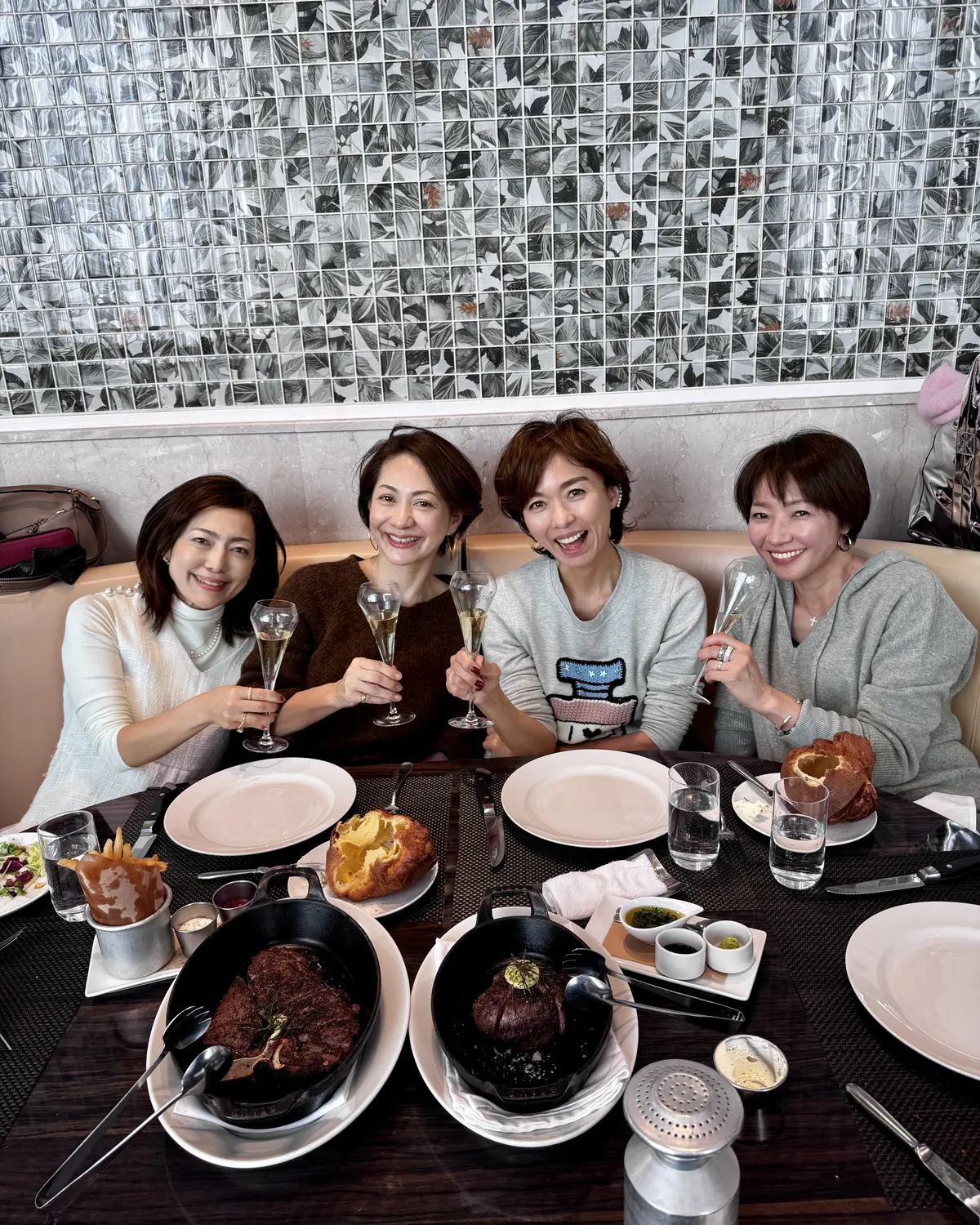 休日リラックスコーデで華組ランチへ🎵の画像_2