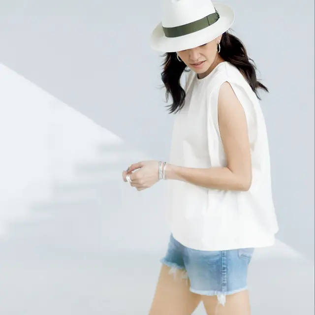 サクラのフレンチスリーブトップスコーデのRINA