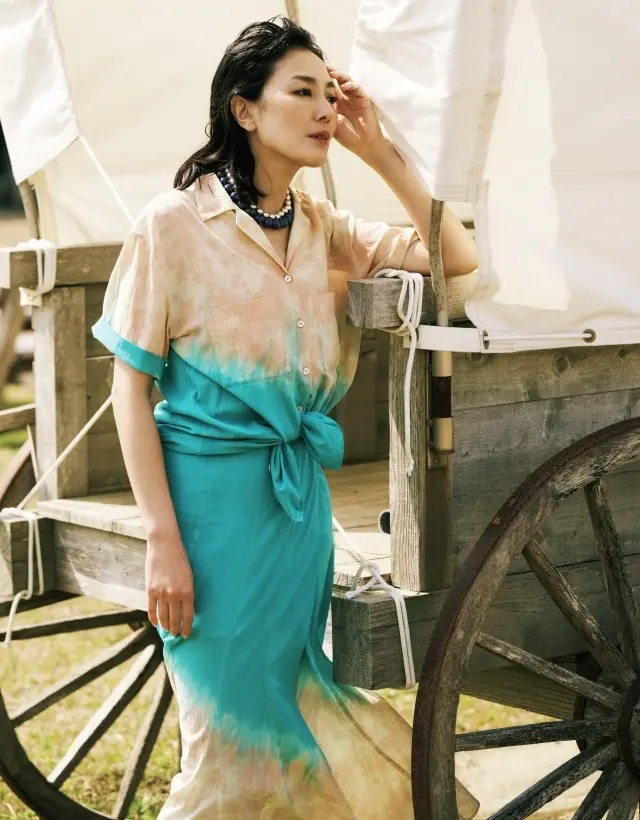 板谷由夏の立ち姿