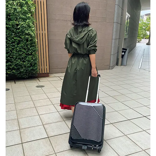 簡単に厚みが9㎝も縮小。 家でも旅先でもすごく便利！ （ さとコーチさん ）