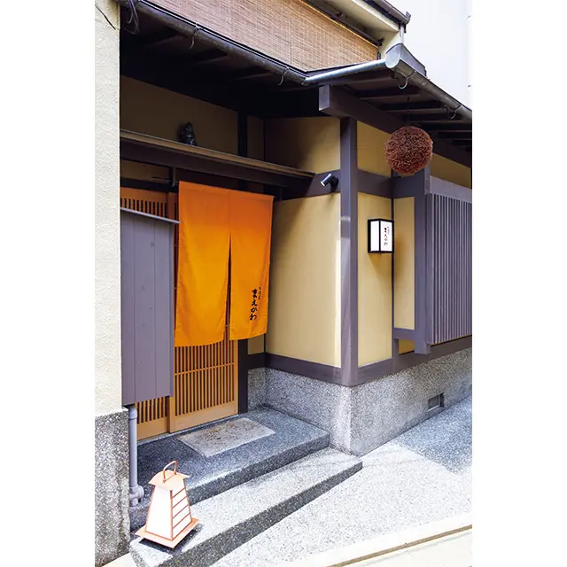 西木屋町の静かな通りにたたずむ割烹