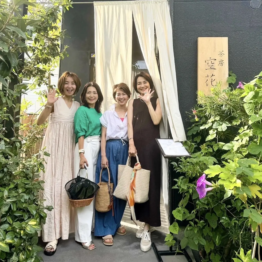 柔らかデニム×ショート丈ブラウスで過ごすの画像_1