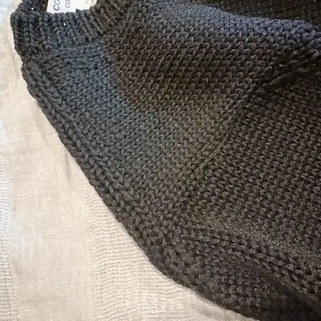 コムデギャルソンコムデギャルソンの黒ニット 肩周り