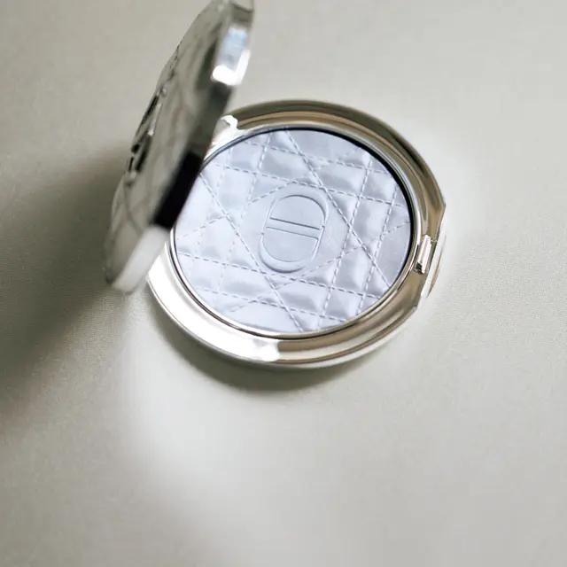 ディオール ディオールスキン フォーエヴァーグロウ ルミナイザー05 