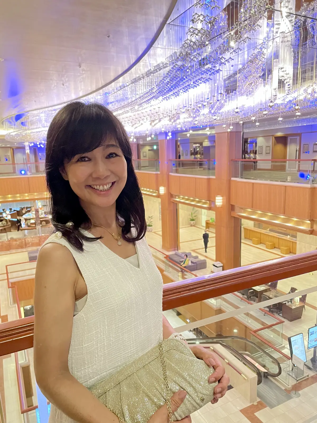 MID'OR、ロイヤルパークホテル、ロイヤルパークホテル水天宮、豪華な照明、白、ホワイト、オールインワン、ホワイトコーデ、大人オールインワン