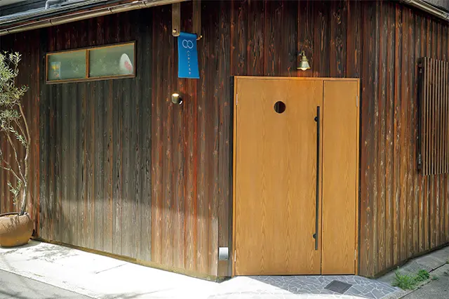 路地奥の一軒家