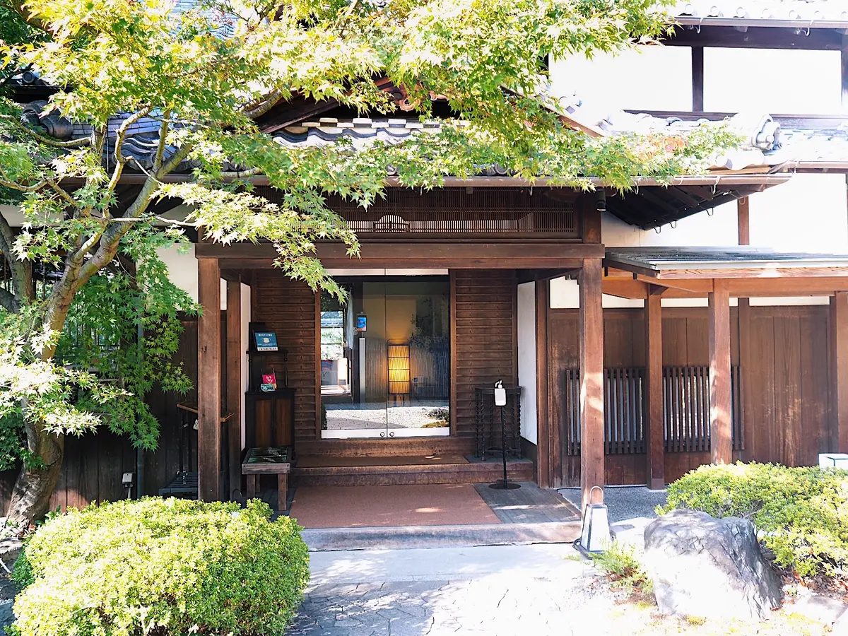 歴史的邸宅で寛ぐティータイムの画像_2