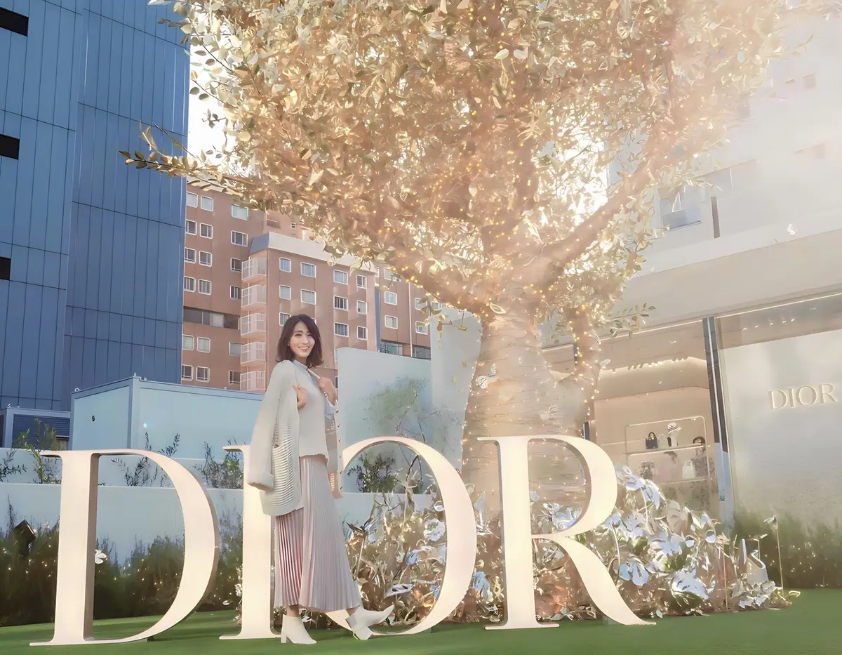 クリスマス気分が高まるDiorのポップアの画像_9