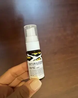 NATURALCOSMOのヘアジェルが入ったトラベルキット