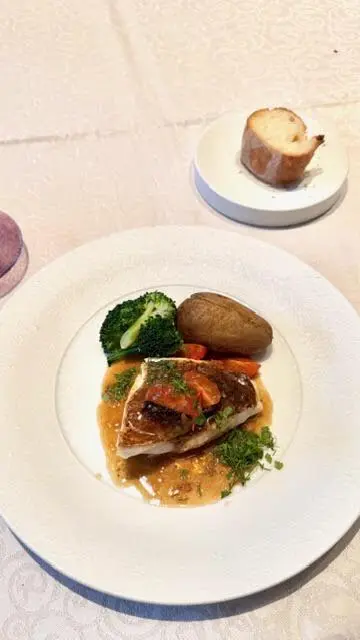 メインは、真鯛のロースト