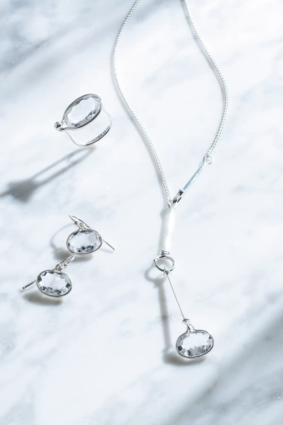 幻想的な透明感で輝くジョージ ジェンセンの画像_2