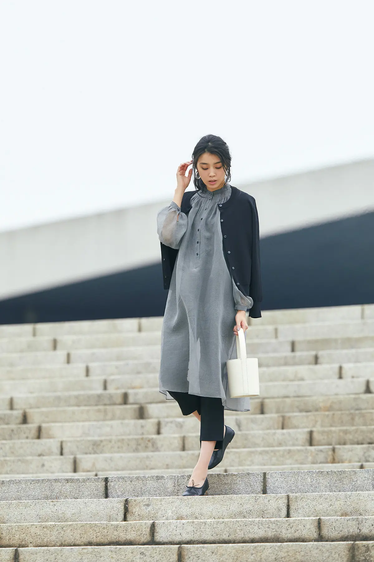 ワンピース￥38,000／トゥモローランド（バッカ）