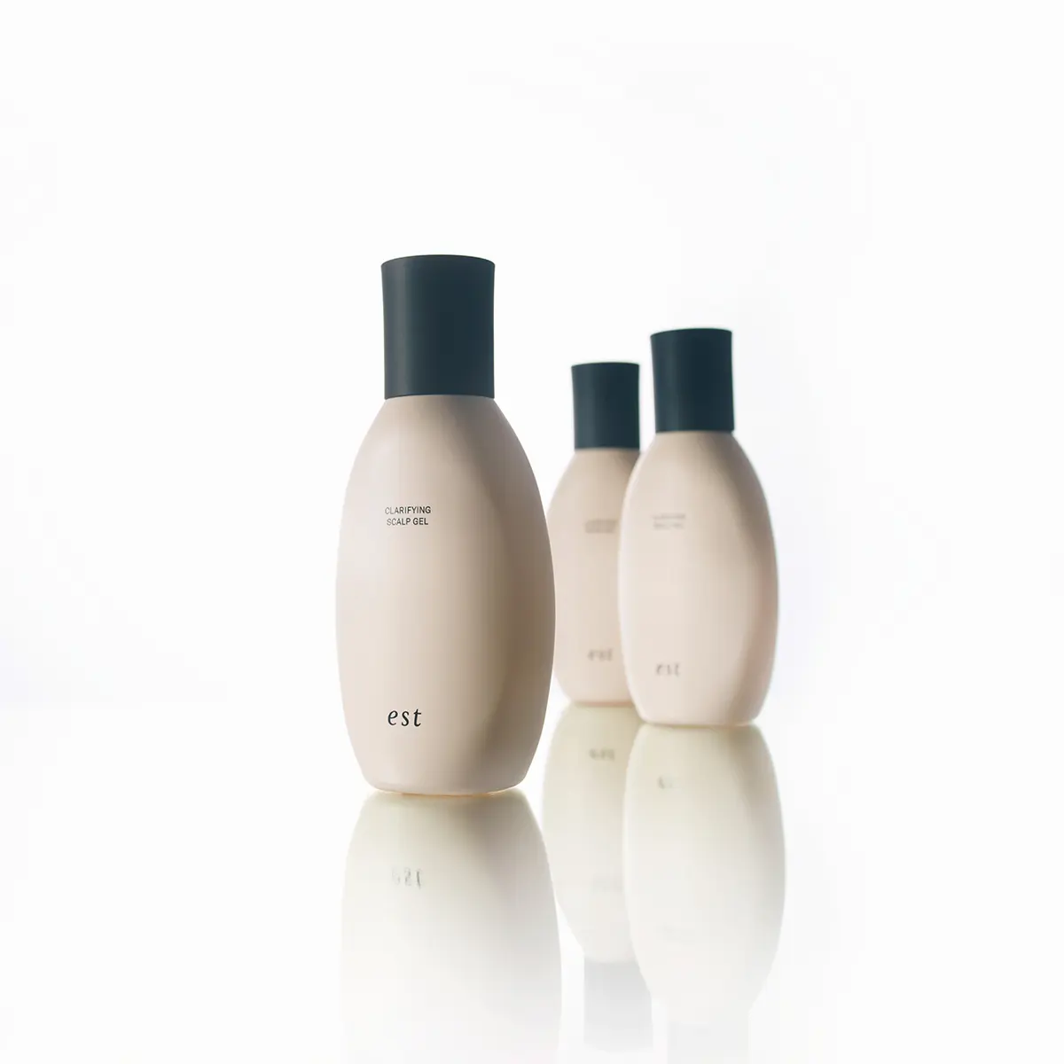 頭皮の角栓を分解洗浄。顔の印象そのものを クリアに導く、大人のためのエイジングケア