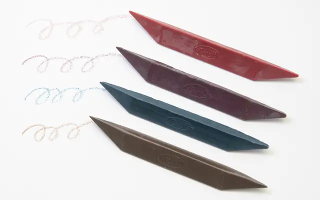 アイシャドウ、チーク、リップ、フェイスカラーなどを回収