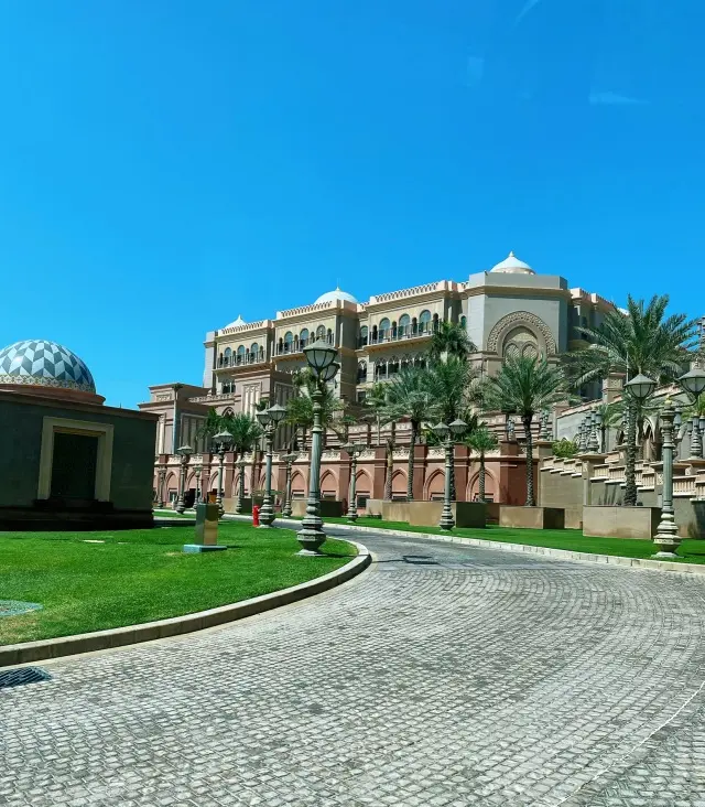 アブダビ豪華絢爛「エミレーツパレス」へ の画像_1