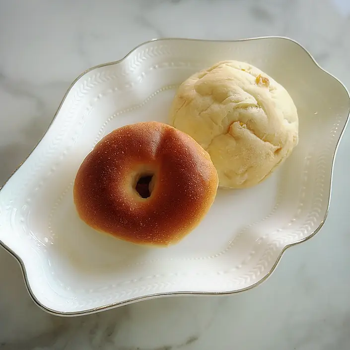 銀座、木村屋総本店の酒種あんぱん桜、コーンパン