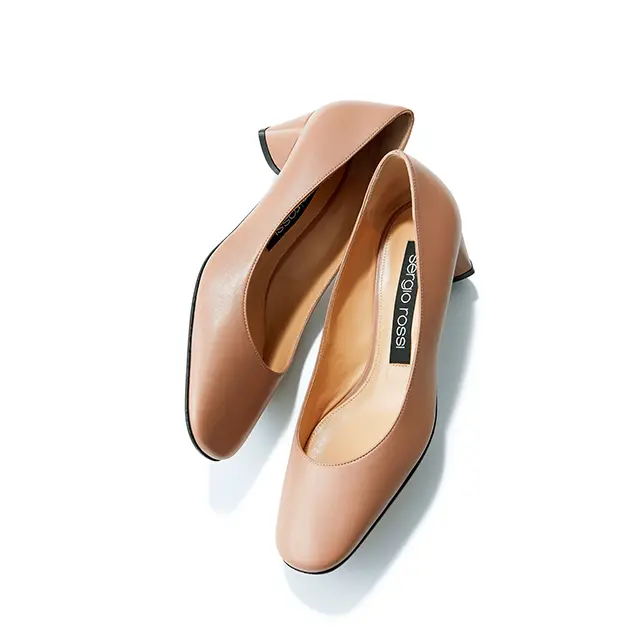 優しげなピンクベージュが素肌になじむ