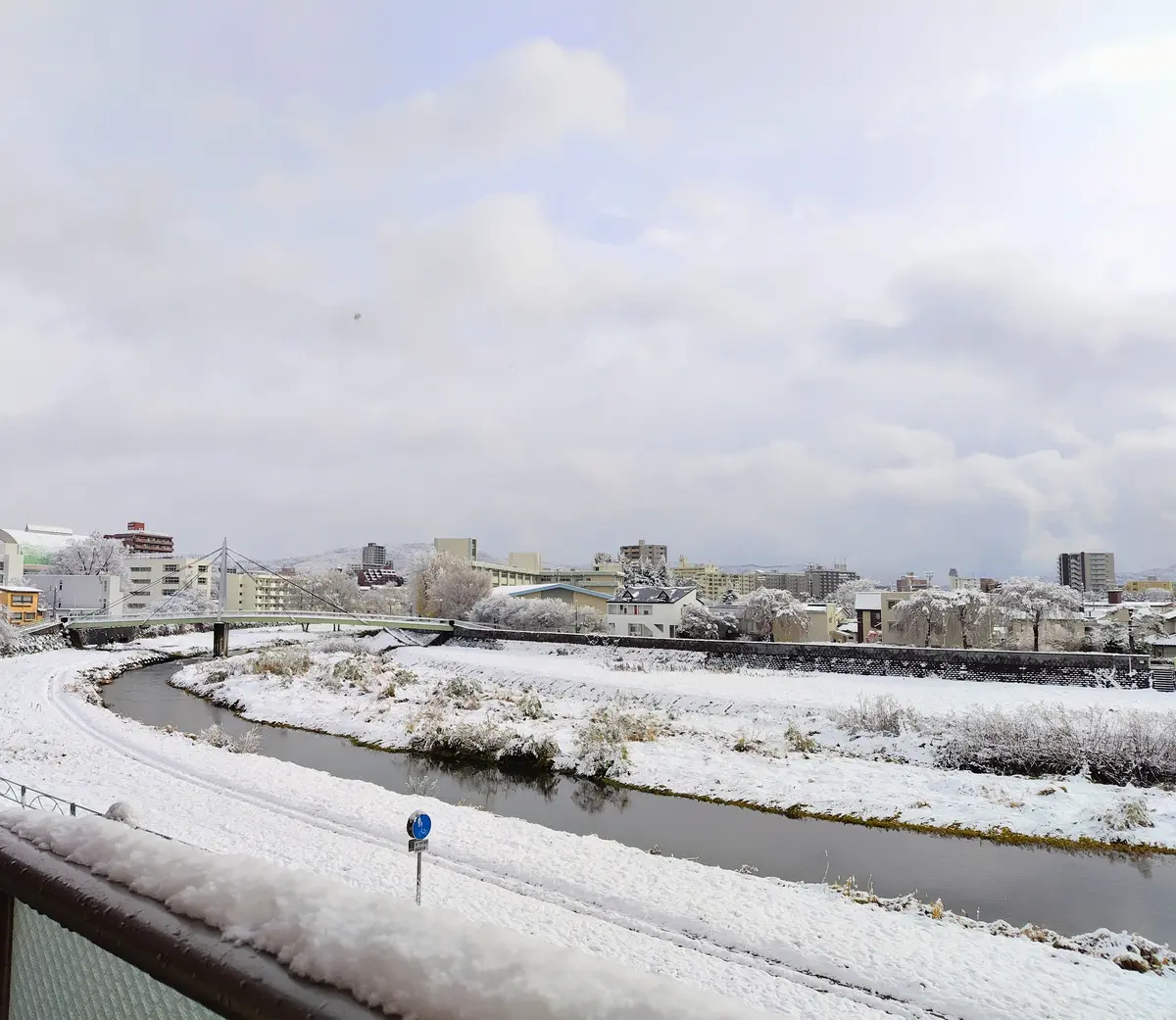 11月の積雪　中津川（盛岡）