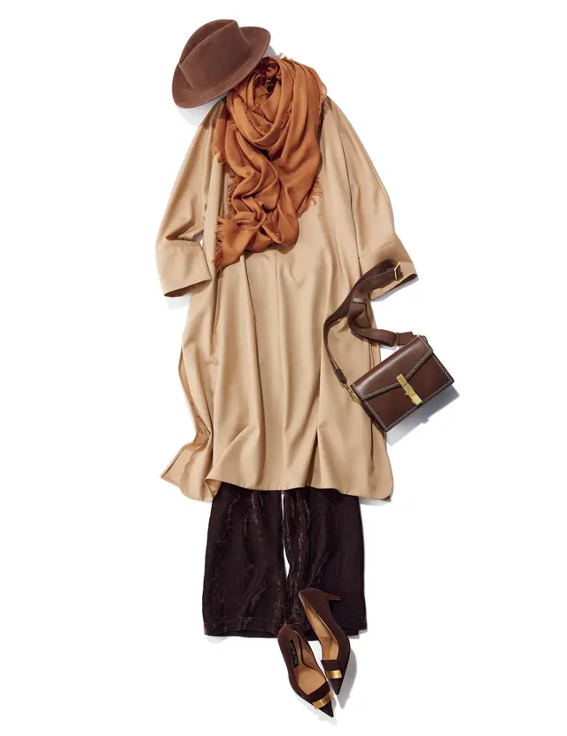 顔まわりの濃ベージュが全身をよりリッチに演出して