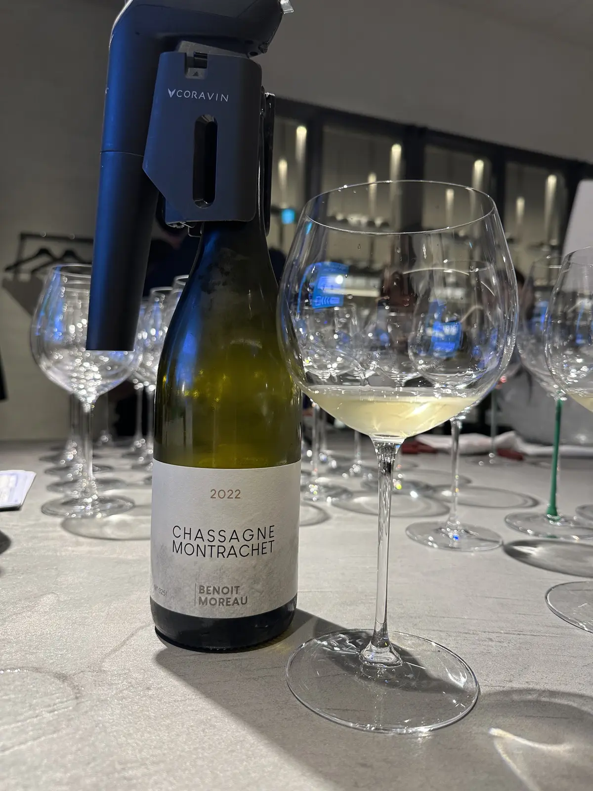 黒のベーシックなワンピはターコイズのネッの画像_4