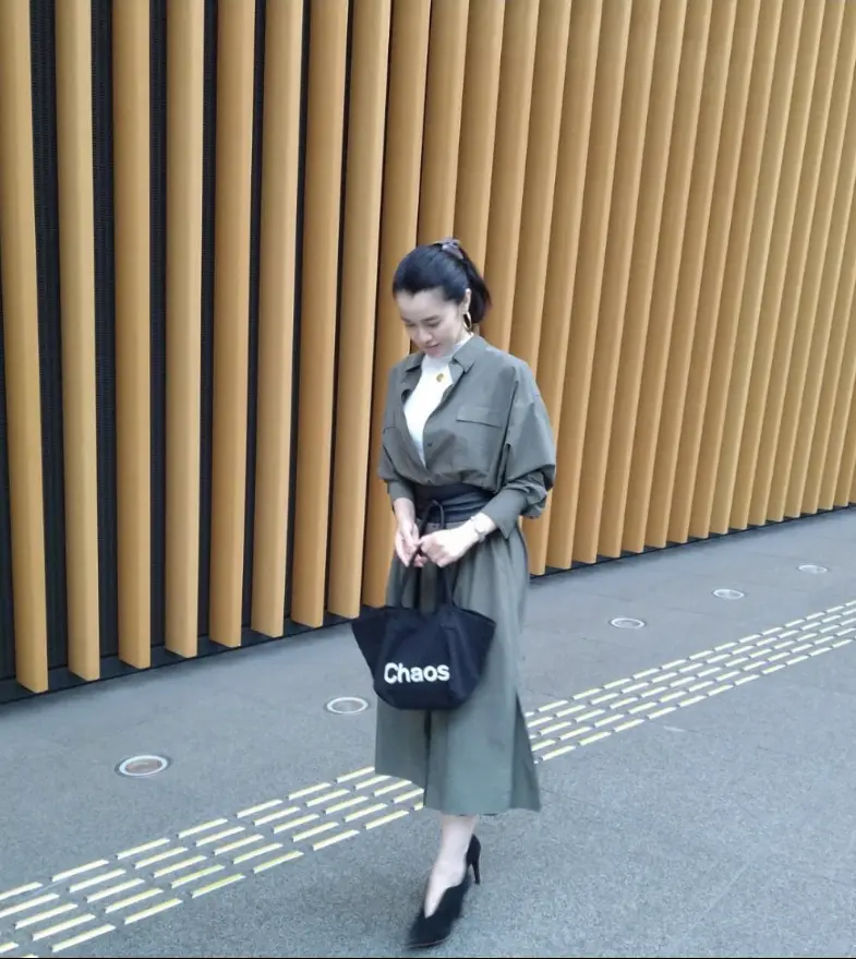 ほどよいドラマティック感のスカートでココの画像_9