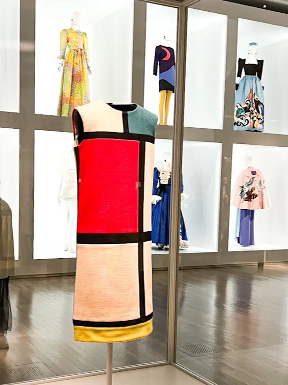 【イヴ・サンローラン展】新国立美術館 wの画像_2