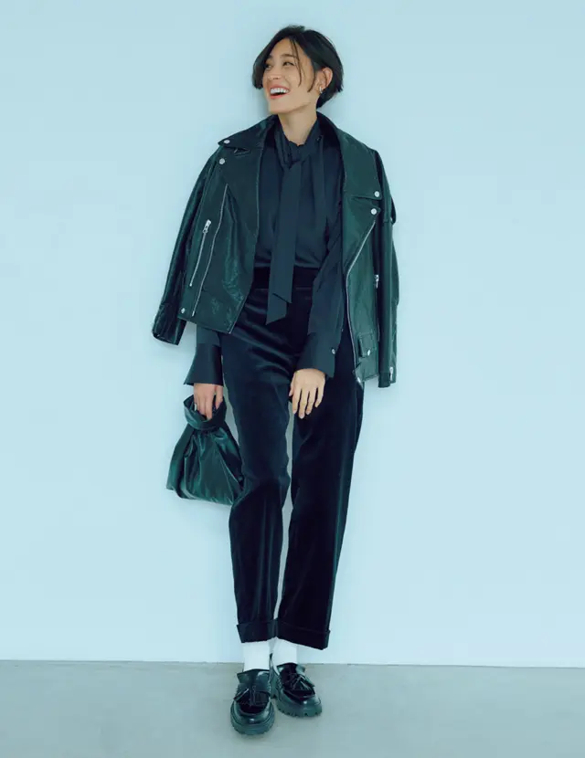 マーガレット・ハウエルのパンツコーデのLIZA