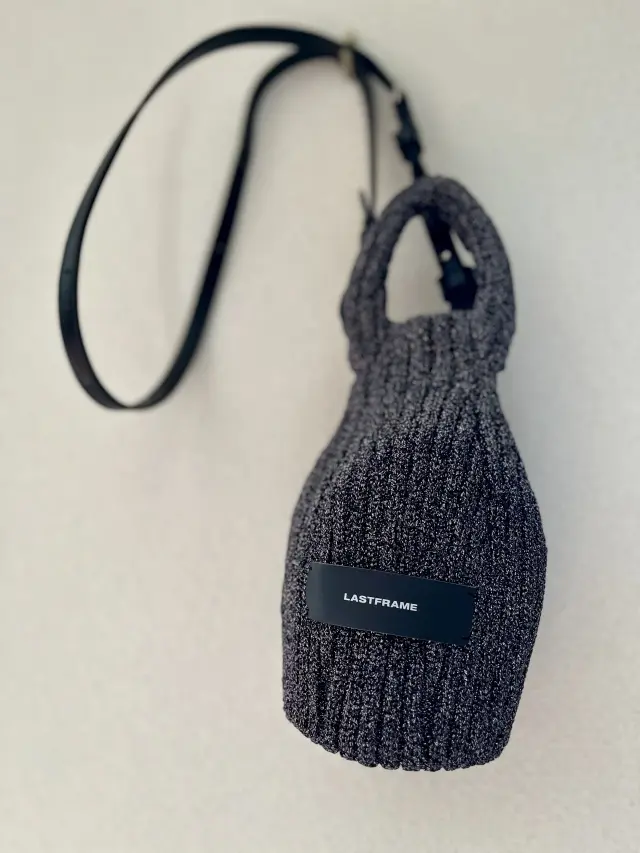 引き締める　黒の画像_1