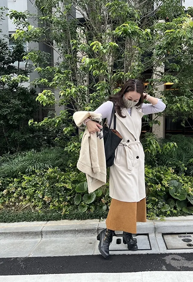 ジレ:ZARA ブーツ:ara ワンピース:MameKurogouchi バッグ:Marc Jacobs