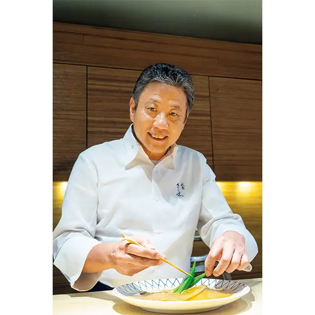 サービス精神旺盛な店主・佐々木浩さん。