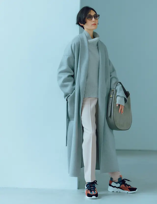 エブールのパンツコーデのLIZA