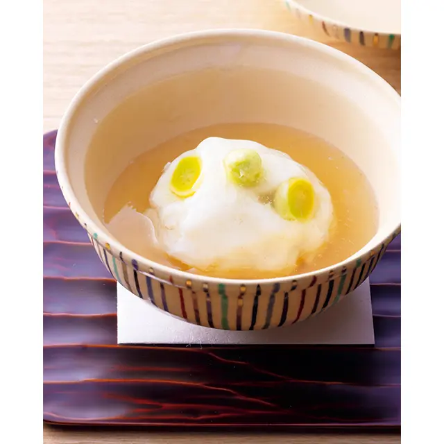 ふわふわの衣ととろと ろの銀あんが口の中で一 体に。