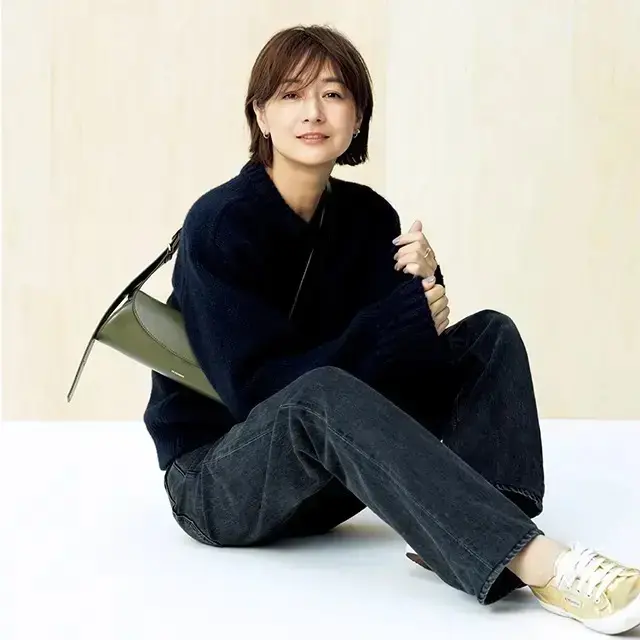 50代の理想の姿「富岡佳子さんの私服スタイル」エッセンシャルアイテム10