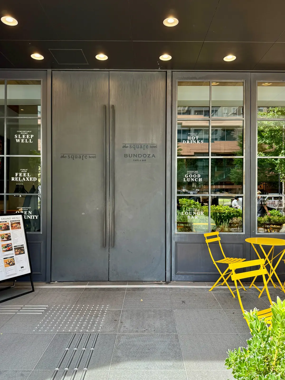 銀座カフェ　BUNDOZA  　ザ・スクエアホテル銀座　入り口