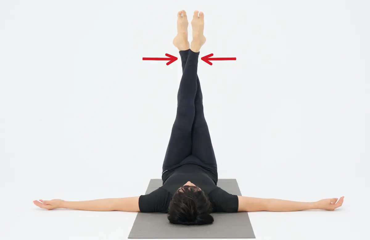 OurAge×Webエクラ　床バレエ_脚上げクロス_04