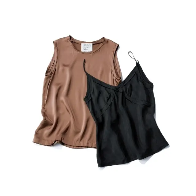 タンクトップ￥22,000／カオス表参道（カオス）　キャミソール￥16,500／ヴェルメイユ パー イエナ 青山店（ヴェルメイユ パー イエナ）