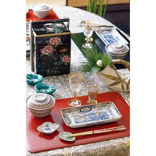 「古伊万里は色絵を選ぶとお正月らしく華やかさが増します。