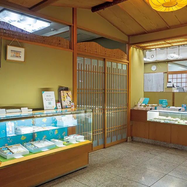 店頭では常時約5種類の主菓子を販売。